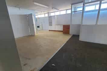 PAPAKURA 290M² FIRST FLOOR OFFICE
