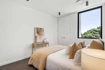 13/423-427 Beach Road, Mairangi Bay