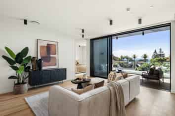 13/423-427 Beach Road, Mairangi Bay