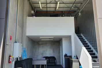 Office/Showroom Unit in Premier Business Park