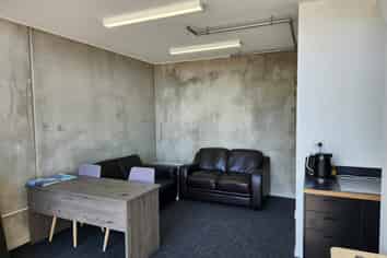 Office/Showroom Unit in Premier Business Park