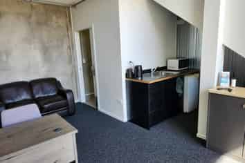Office/Showroom Unit in Premier Business Park