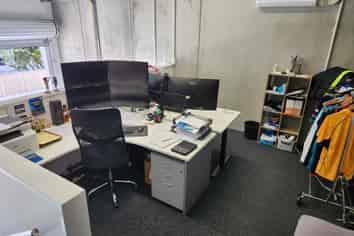 Office/Showroom Unit in Premier Business Park
