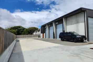 Office/Showroom Unit in Premier Business Park