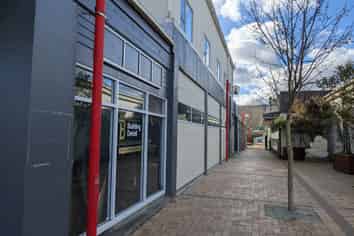 Small retail premises -133 Main St - walkway to rear public