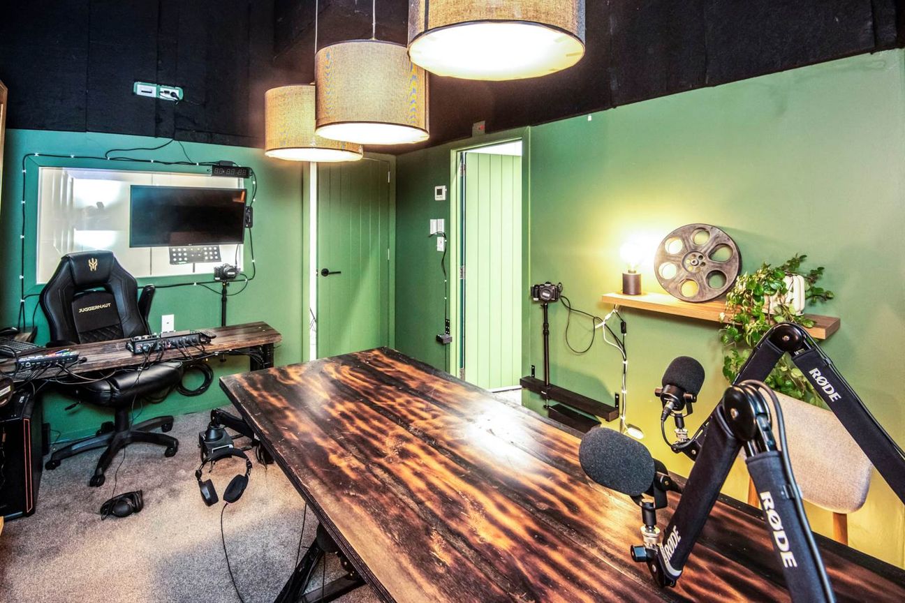 VIBRANT STUDIO AND OFFICE - Daugiau