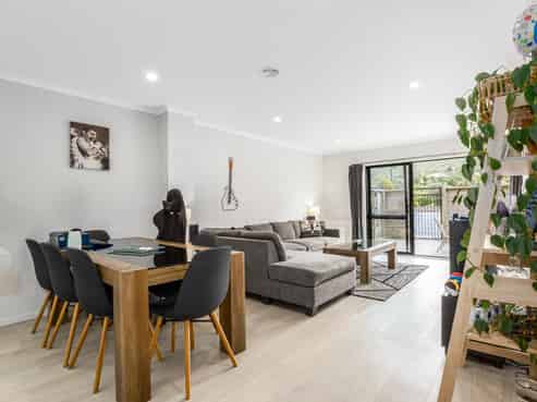 7/9 Surrey Street, Tawa