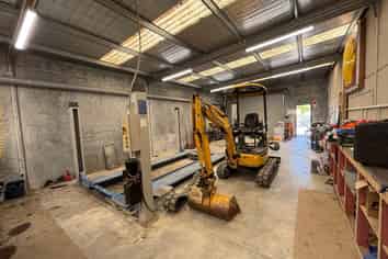 Have One, Have All! Versatile Warehouse, Shed & Yard Space