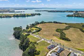 4C and 6 McLarin Road, Glenbrook