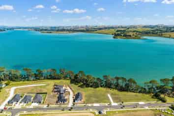 4C and 6 McLarin Road, Glenbrook