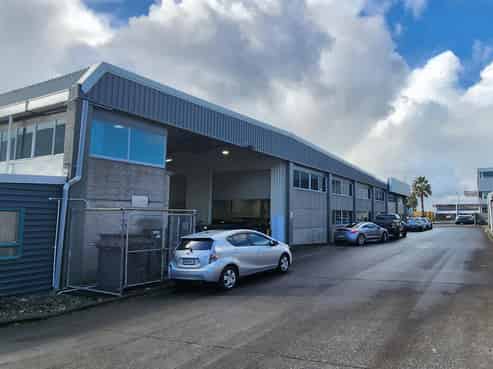 CBRE | Tidy Warehouse on Rosebank Road
