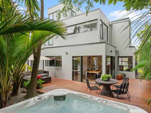 42 Merani Street, Narrow Neck