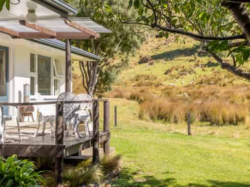 15 Factory Road, Little Akaloa