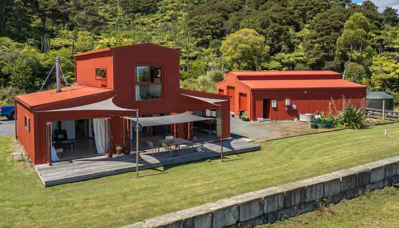 2595C Tiki Road, Coromandel