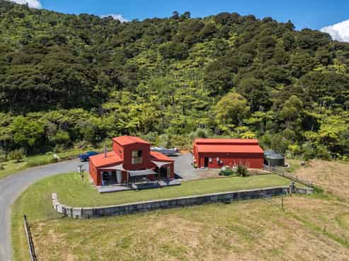 2595C Tiki Road, Coromandel