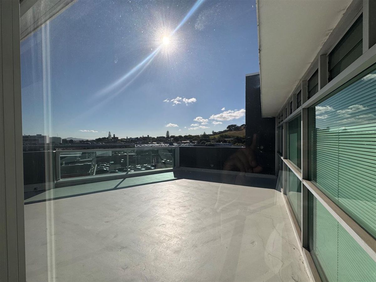 Savills - Prime Top Floor Epsom Office - Ansicht 3