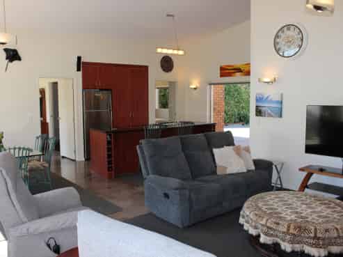 211 Waimaire Avenue, Matarangi