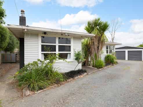 10 Cleveland Street, Bader
