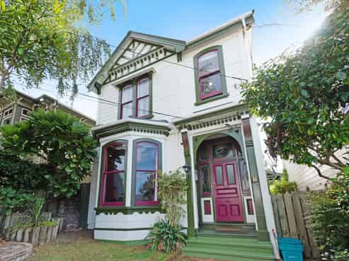 18 Hall Street, Newtown