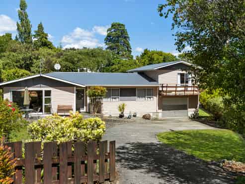 8 Radiata Grove, Brown Owl