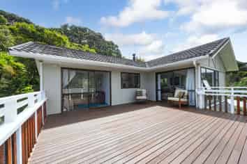 24 Seaview Road, Piha
