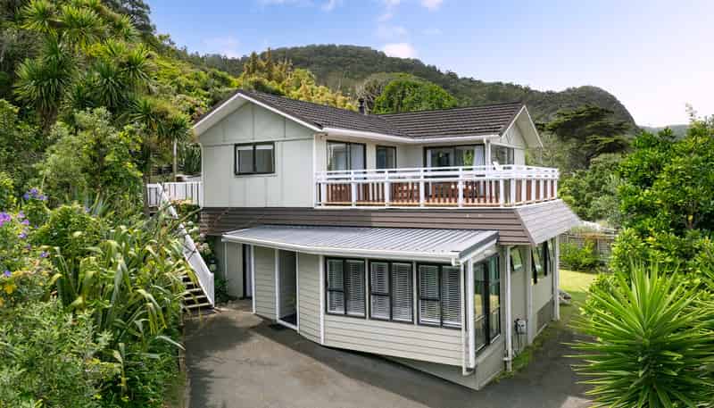24 Seaview Road, Piha