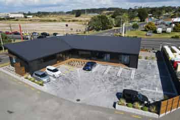 Brand New Building with Huge Exposure!