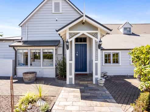 2 Sealy Road, Bluff Hill