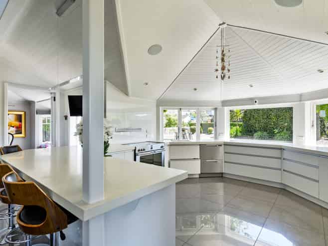2 Sealy Road, Bluff Hill
