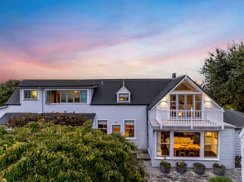 2 Sealy Road, Bluff Hill