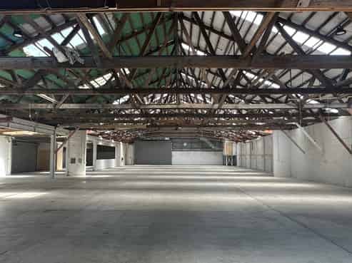 Sizeable warehouse and yard 