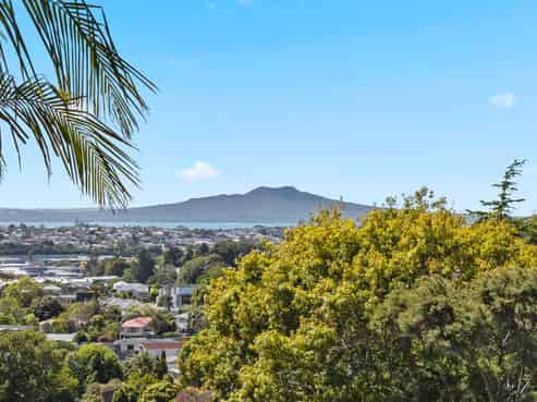 2/613A Glenfield Road, Totara Vale