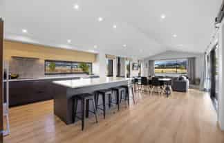 6 Rua Street, Albert Town