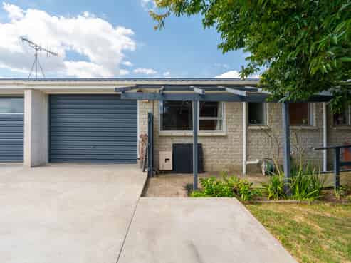 35B Pine Avenue, Bader