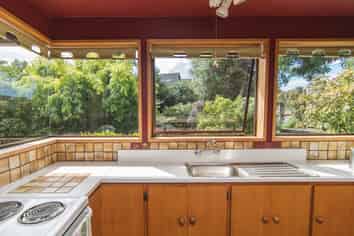 15B Kitchener Square, Highfield