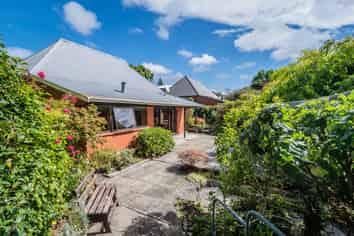 15B Kitchener Square, Highfield