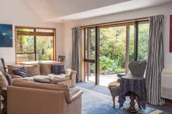 15B Kitchener Square, Highfield