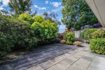 15B Kitchener Square, Highfield