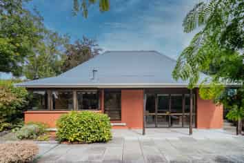 15B Kitchener Square, Highfield