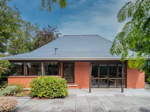 15B Kitchener Square, Highfield