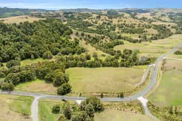 645 West Coast Road, Makarau