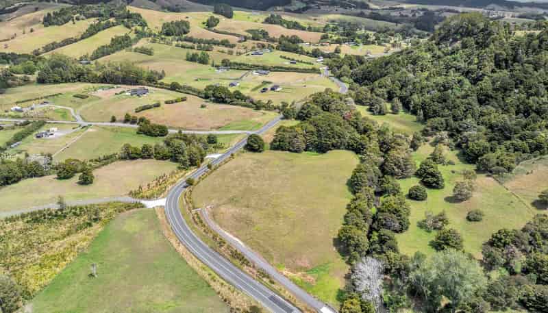 659 West Coast Road, Makarau