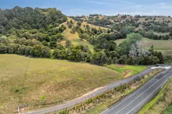 659 West Coast Road, Makarau