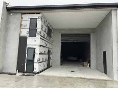Price adjusted - premium industrial workshop