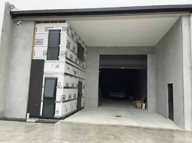 Price adjusted - premium industrial workshop