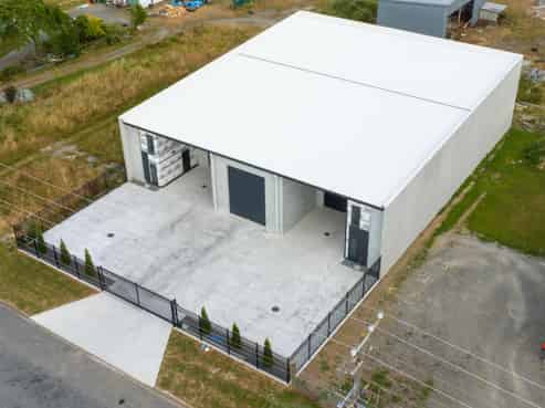 Price adjusted - premium industrial workshop
