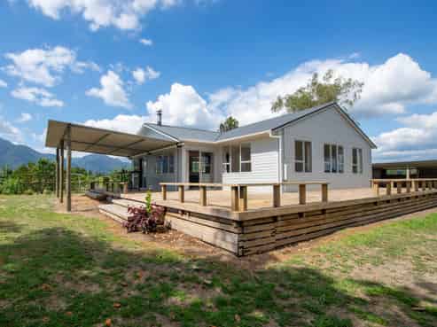 165 Jolly Road, Galatea