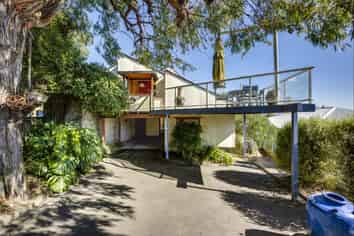 122a Chaucer Road North, Hospital Hill