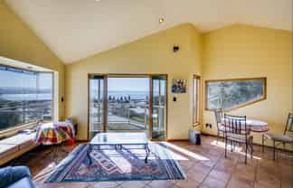 122a Chaucer Road North, Hospital Hill