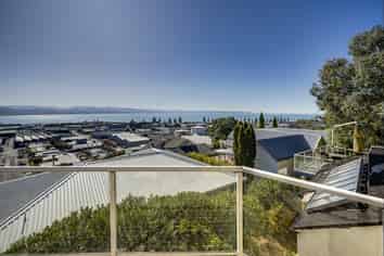 122a Chaucer Road North, Hospital Hill